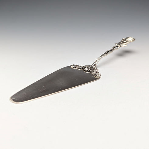 アンティーク 800シルバー製ペストリーサーバー 薔薇彫刻